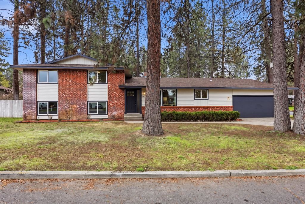Photo of 5611 W Lowell Ave, Spokane, WA 99208 (MLS # 202615661)