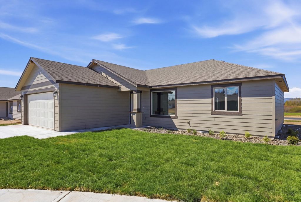 Photo of 1211 N Layton Ave, Deer Park, WA 99006 (MLS # 202616183)