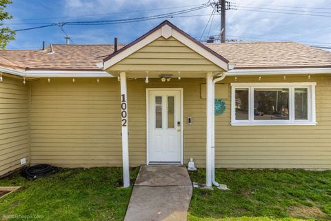 Photo of 1002 E Dalton Ave, Spokane, WA 99207 (MLS # 202616678)