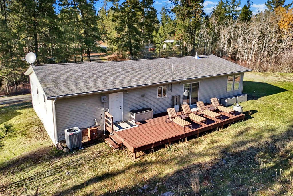 Photo of 16309 S Cheney Spokane Rd, Cheney, WA 99004 (MLS # 202525442)