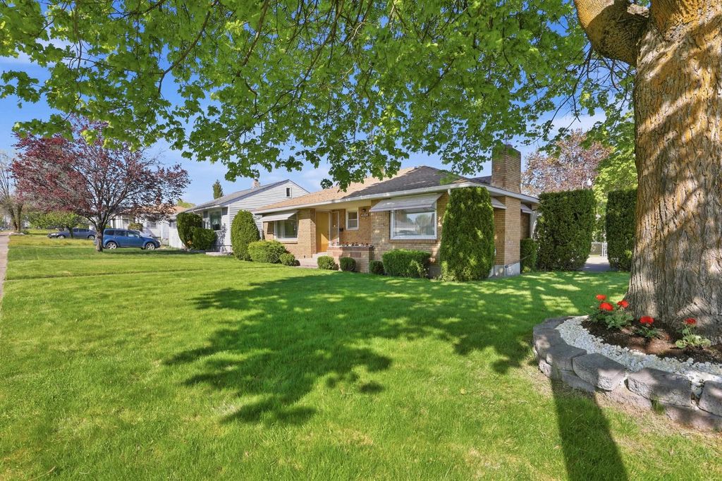 Photo of 4104 N Elgin St, Spokane, WA 99205 (MLS # 202616501)