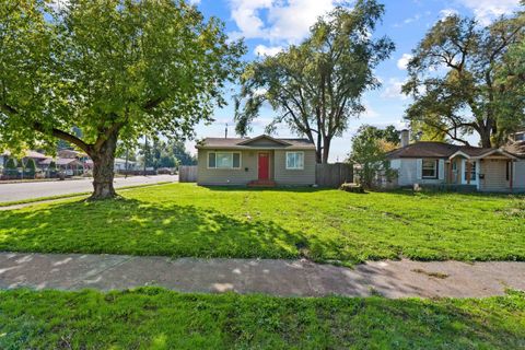 Photo of 1528 E Cataldo Ave, Spokane, WA 99202 (MLS # 202613879)