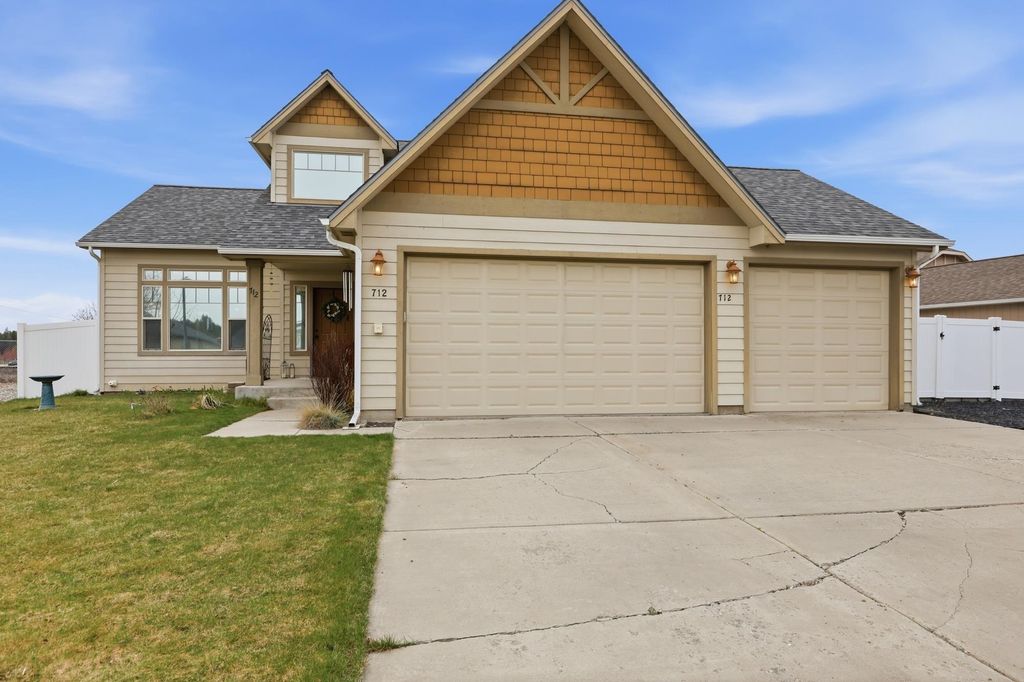 Photo of 712 S Margaret St, Deer Park, WA 99006 (MLS # 202614123)