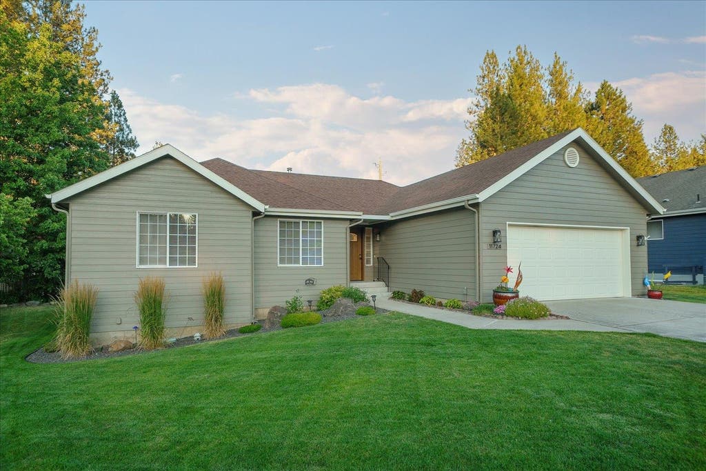 Photo of 11724 N Kathy Ln, Spokane, WA 99218 (MLS # 202621100)