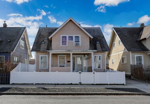 Photo of 1719 W College Ave, Spokane, WA 99201 (MLS # 202613497)