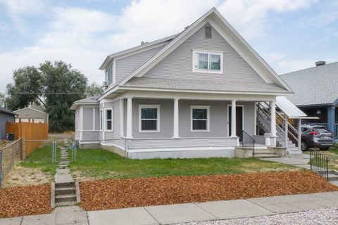 Photo of 1707 W Mansfield Ave, Spokane, WA 99205 (MLS # 202525146)