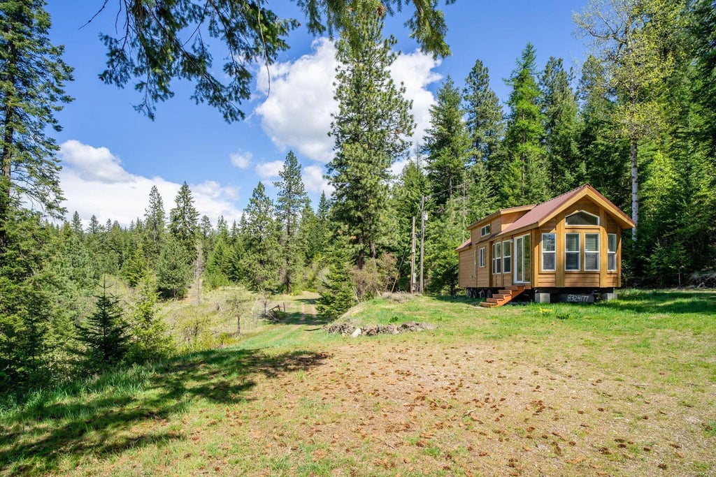 Photo of 15040 S BENCH Rd, Harrison, ID 83833 (MLS # 202619019)