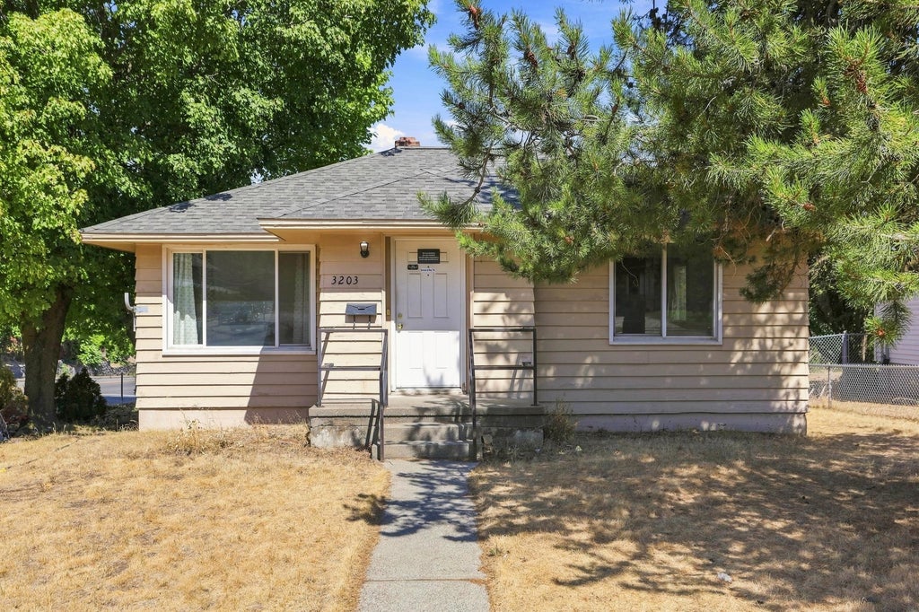 Photo of 3203 E 19th Ave, Spokane, WA 99223 (MLS # 202623589)