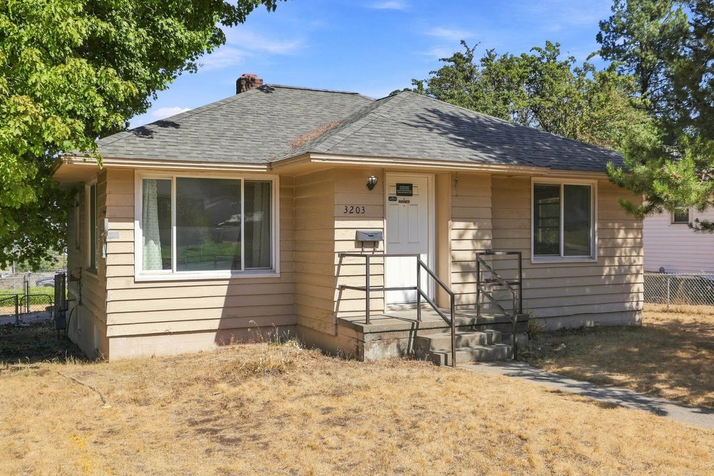 Photo of 3203 E 19th Ave, Spokane, WA 99223 (MLS # 202623589)