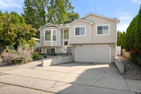 Photo of 3808 E 26th Ave, Spokane, WA 99223 (MLS # 202527696)