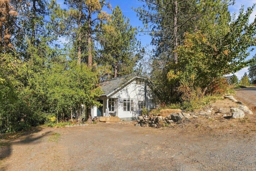 Photo of 1306 S Center Dr, Spokane Valley, WA 99212 (MLS # 202625944)