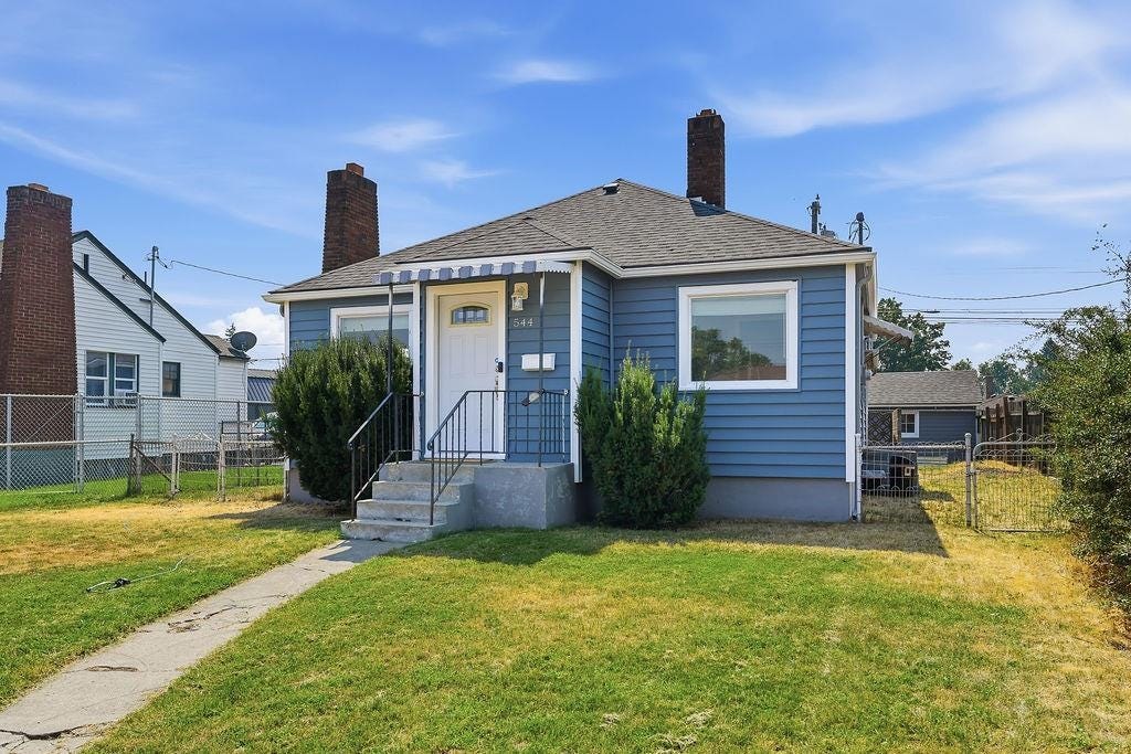 Photo of 544 E Glass Ave, Spokane, WA 99207 (MLS # 202622198)