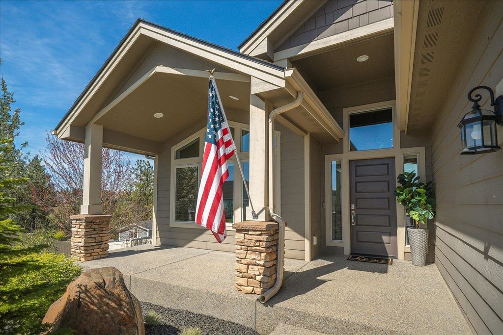Photo of 712 W Basalt Ridge Dr, Spokane, WA 99224 (MLS # 202616062)