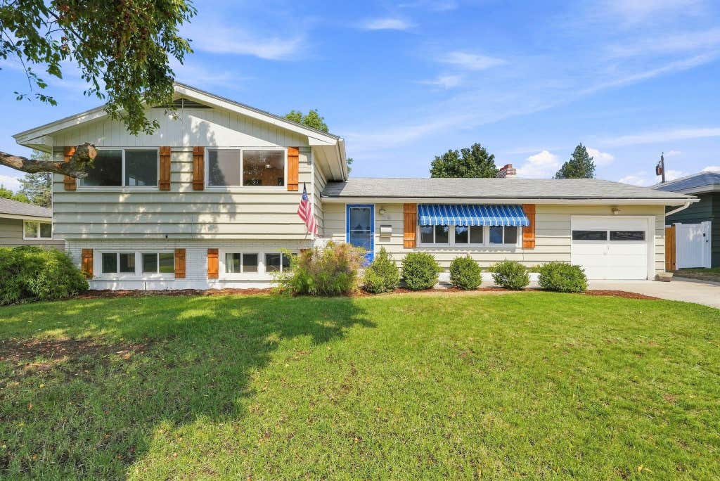 Photo of 2116 W Gordon Ave, Spokane, WA 99205 (MLS # 202622871)
