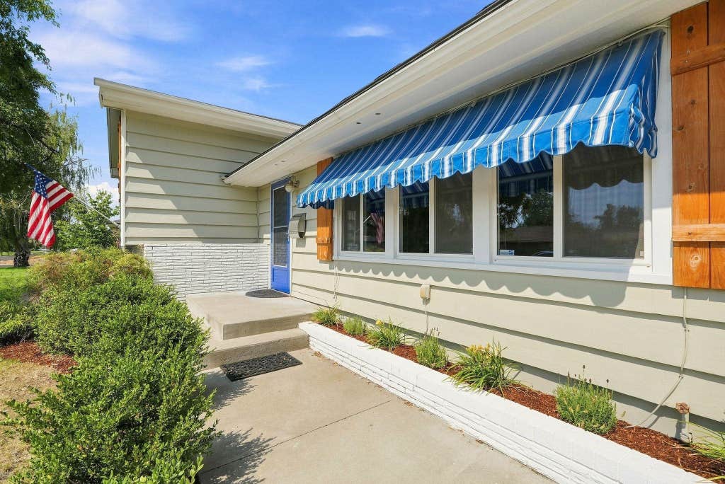 Photo of 2116 W Gordon Ave, Spokane, WA 99205 (MLS # 202622871)