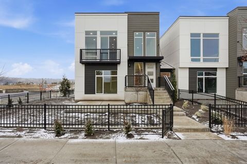 Photo of 2502 W Summit Pkwy, Spokane, WA 99201 (MLS # 202527609)