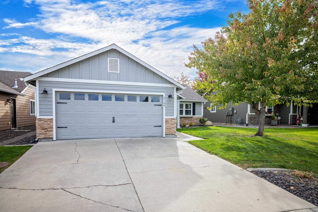 Photo of 2709 W Ashley Cir, Spokane, WA 99208 (MLS # 202625434)