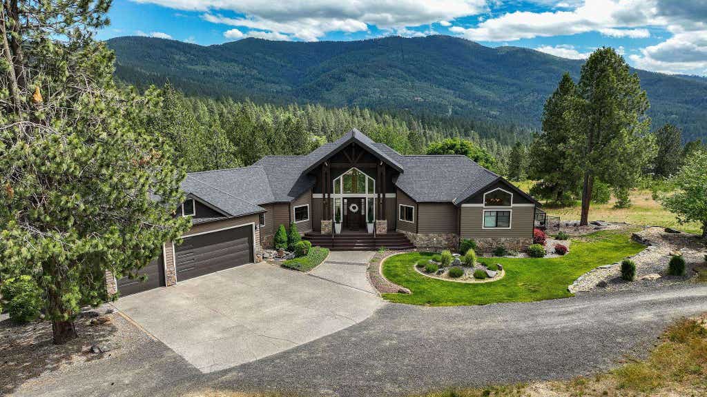 Photo of 23418 E Broken Lance Ln, Liberty Lake, WA 99019 (MLS # 202618848)