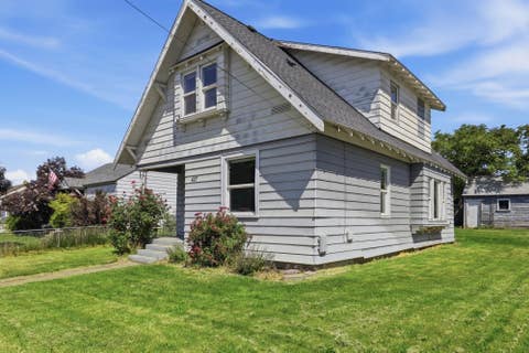 Photo of 427 E Euclid Ave, Spokane, WA 99207 (MLS # 202619393)
