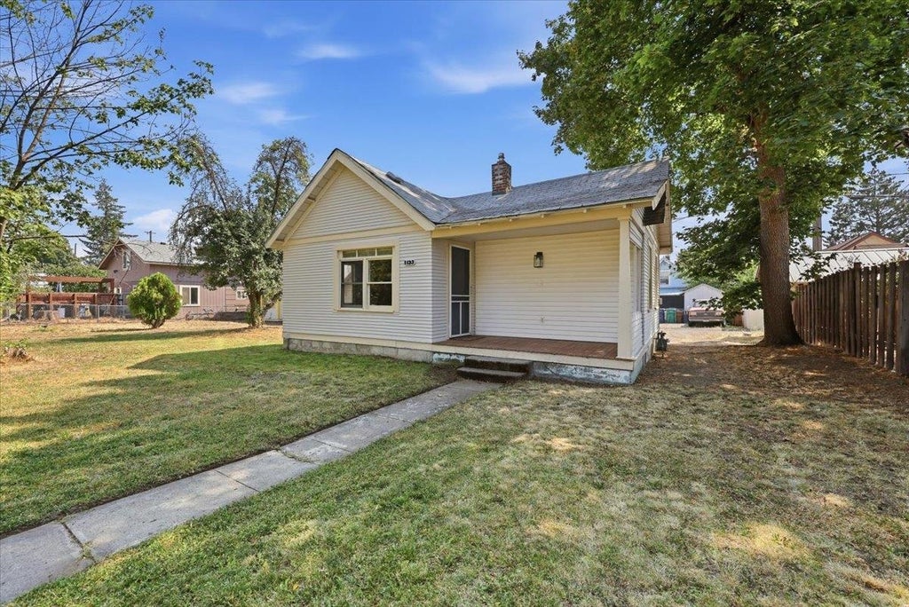 Photo of 1133 W GORDON Ave, Spokane, WA 99205 (MLS # 202623019)