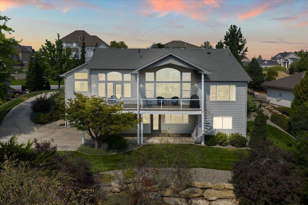 Photo of 8816 E Woodland Park Dr, Spokane, WA 99217 (MLS # 202616209)