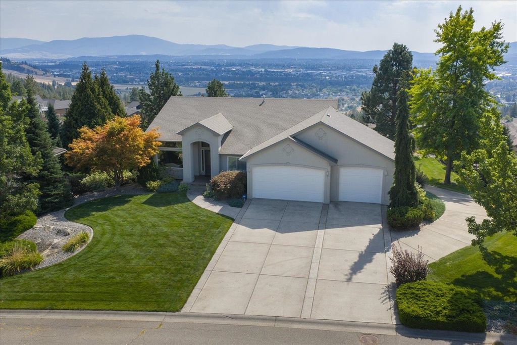 Photo of 8816 E Woodland Park Dr, Spokane, WA 99217 (MLS # 202616209)