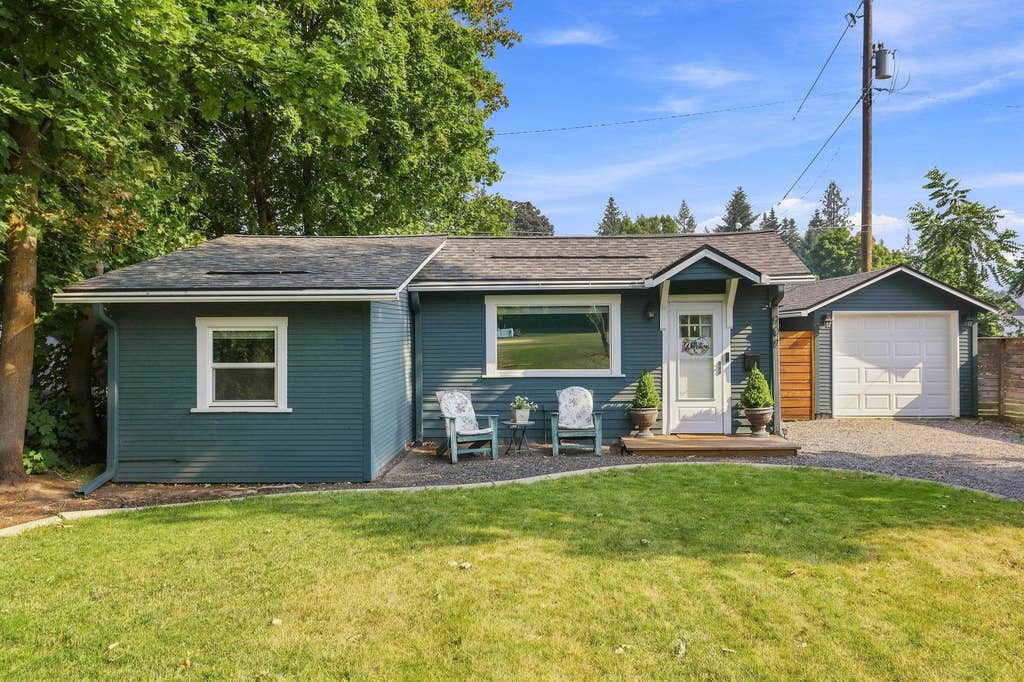 Photo of 907 E 30th Ave, Spokane, WA 99203 (MLS # 202622109)