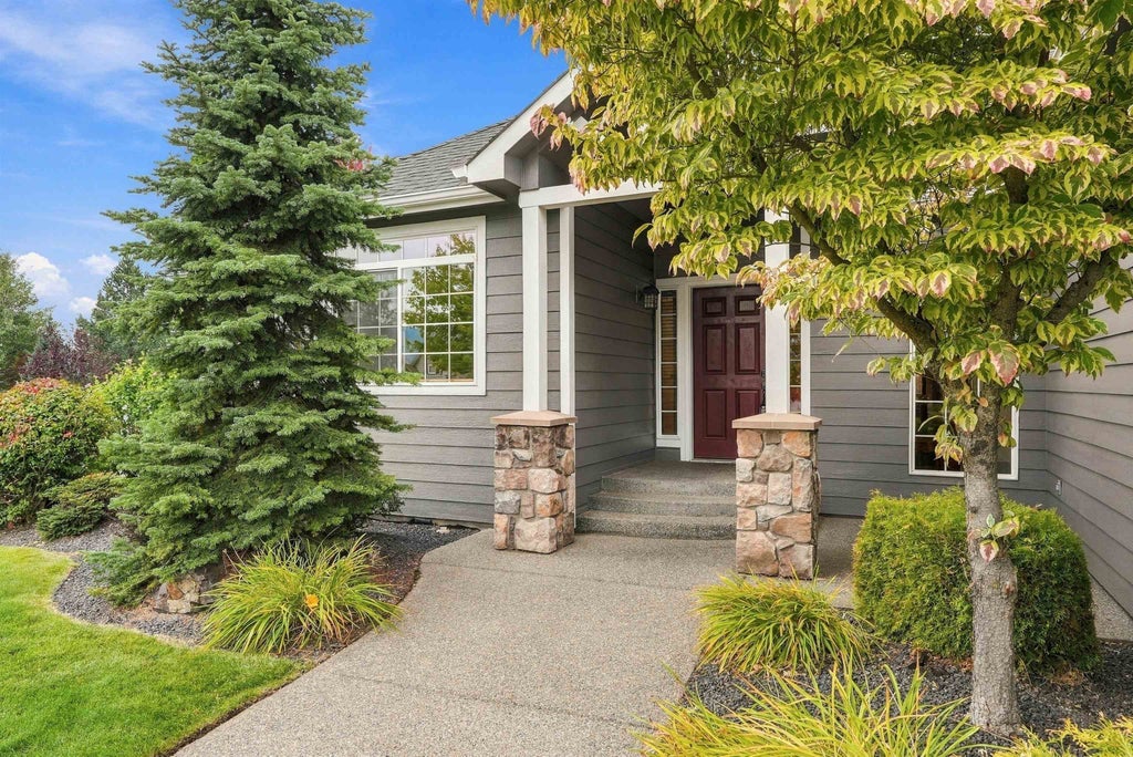Photo of 2518 S Viewmont Dr, Greenacres, WA 99016 (MLS # 202624450)