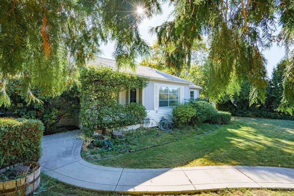 Photo of 406 S Van Marter Rd, Spokane Valley, WA 99206 (MLS # 202525778)