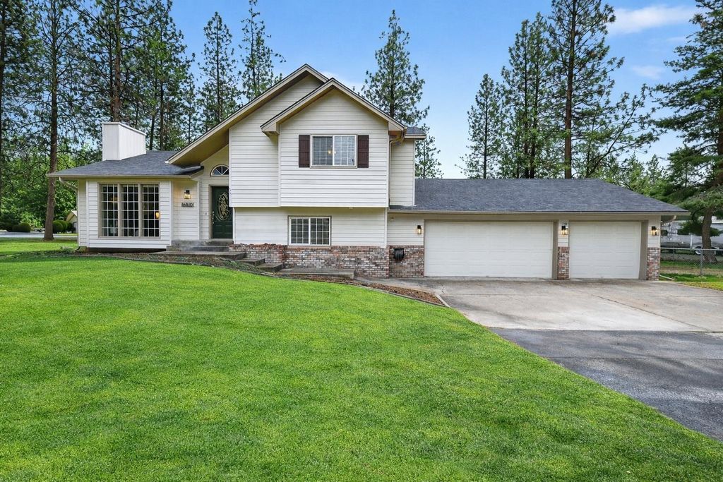 Photo of 16810 N Wylie Dr, Nine Mile Falls, WA 99026 (MLS # 202616398)