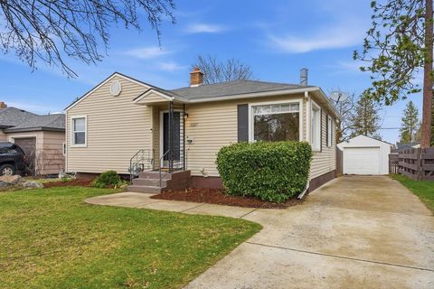 Photo of 1227 E 40th Ave, Spokane, WA 99203 (MLS # 202613732)