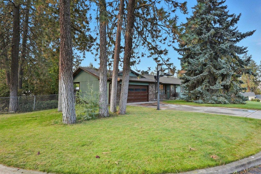 Photo of 12624 E 23rd Ave, Spokane Valley, WA 99216 (MLS # 202525513)
