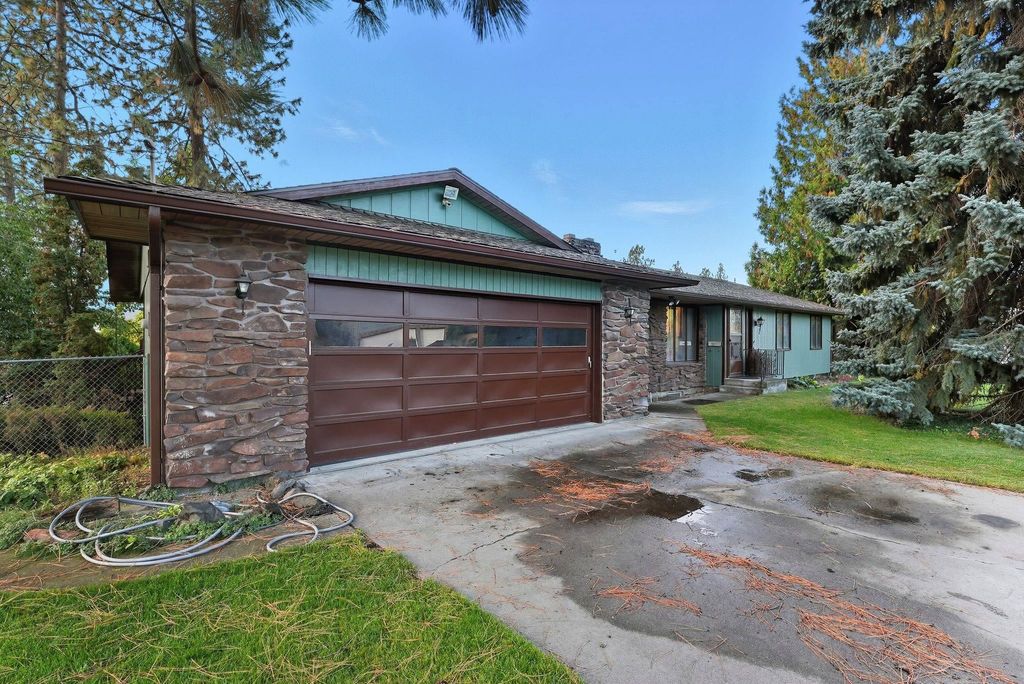 Photo of 12624 E 23rd Ave, Spokane Valley, WA 99216 (MLS # 202525513)