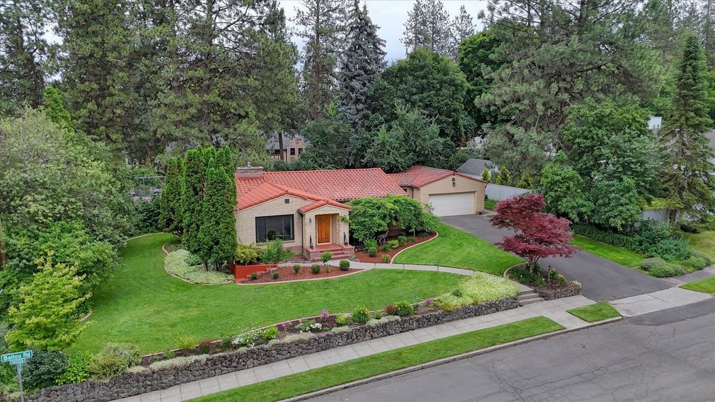 Photo of 1407 S Ballou Rd, Spokane, WA 99203 (MLS # 202621257)