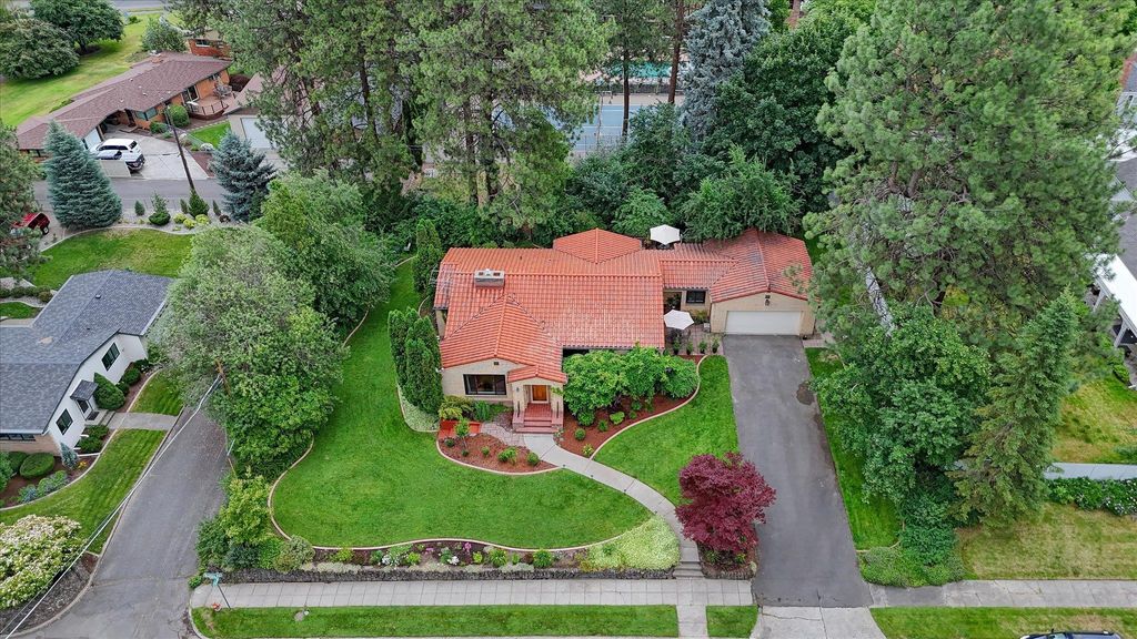 Photo of 1407 S Ballou Rd, Spokane, WA 99203 (MLS # 202621257)