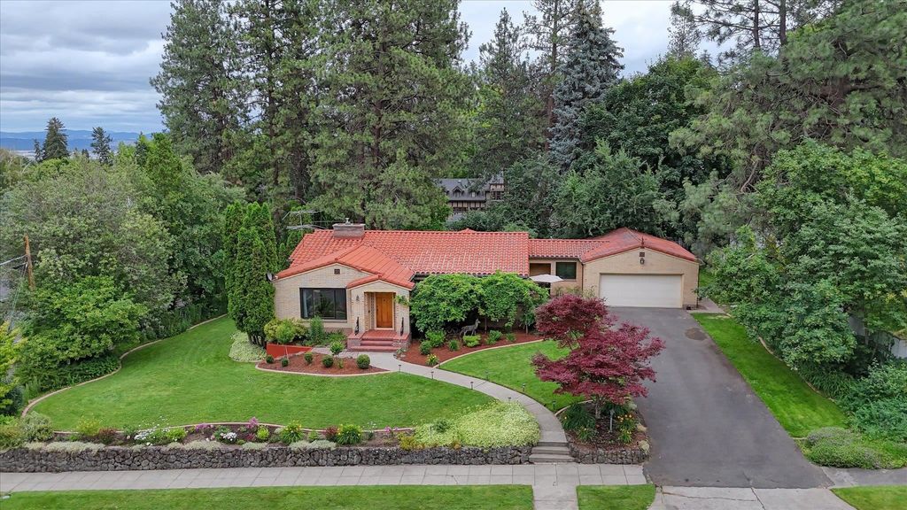 Photo of 1407 S Ballou Rd, Spokane, WA 99203 (MLS # 202621257)