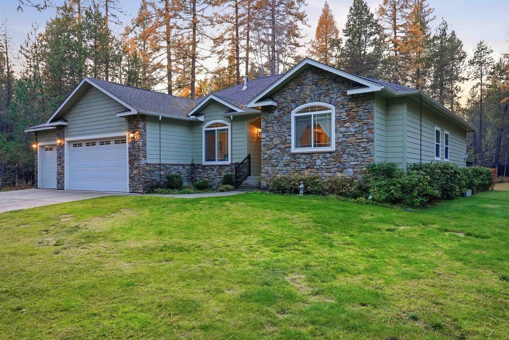 Photo of 105 E Saltz Ln, Deer Park, WA 99006 (MLS # 202610843)
