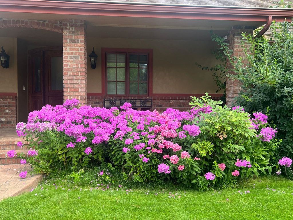 Photo of 1606 N River Vista St, Spokane, WA 99224 (MLS # 202616342)