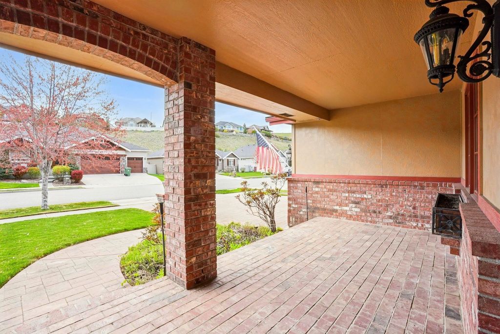 Photo of 1606 N River Vista St, Spokane, WA 99224 (MLS # 202616342)