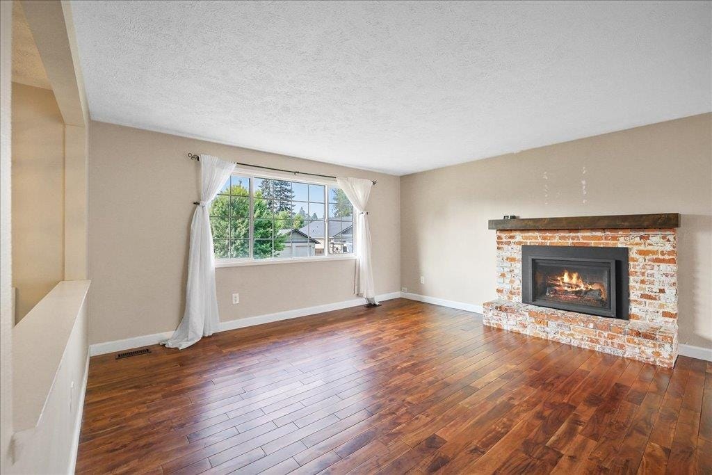 Photo of 1427 E 35th Ave, Spokane, WA 99203 (MLS # 202622302)