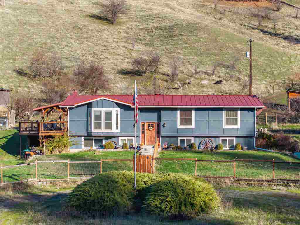 Photo of 3613 Martin Rd, Gifford, WA 99131 (MLS # 202622970)
