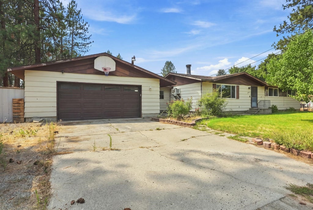 Photo of 3106 S Bowdish Rd, Spokane Valley, WA 99206 (MLS # 202622216)
