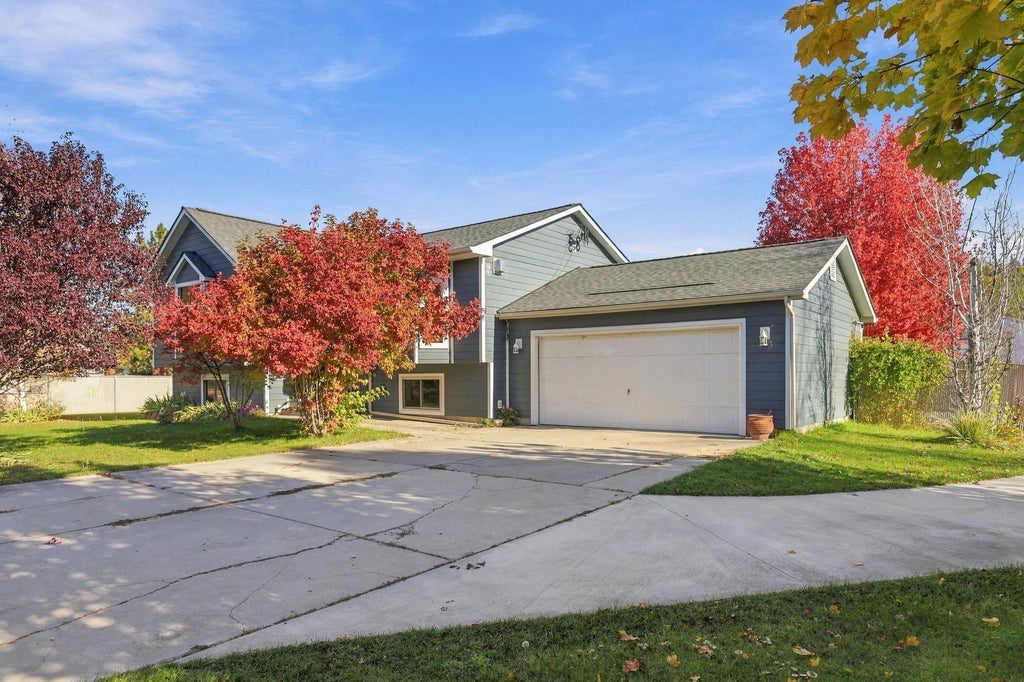Photo of 13378 W Greenfield Rd, Nine Mile Falls, WA 99026 (MLS # 202626031)