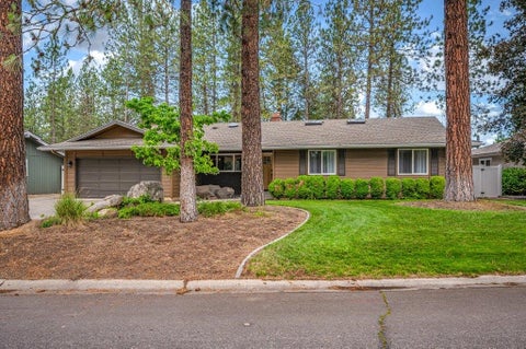 Photo of 924 W Bellwood Dr, Spokane, WA 99218 (MLS # 202619104)