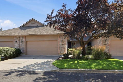 Photo of 3107 S Winthrop Ln, Spokane, WA 99203 (MLS # 202623157)