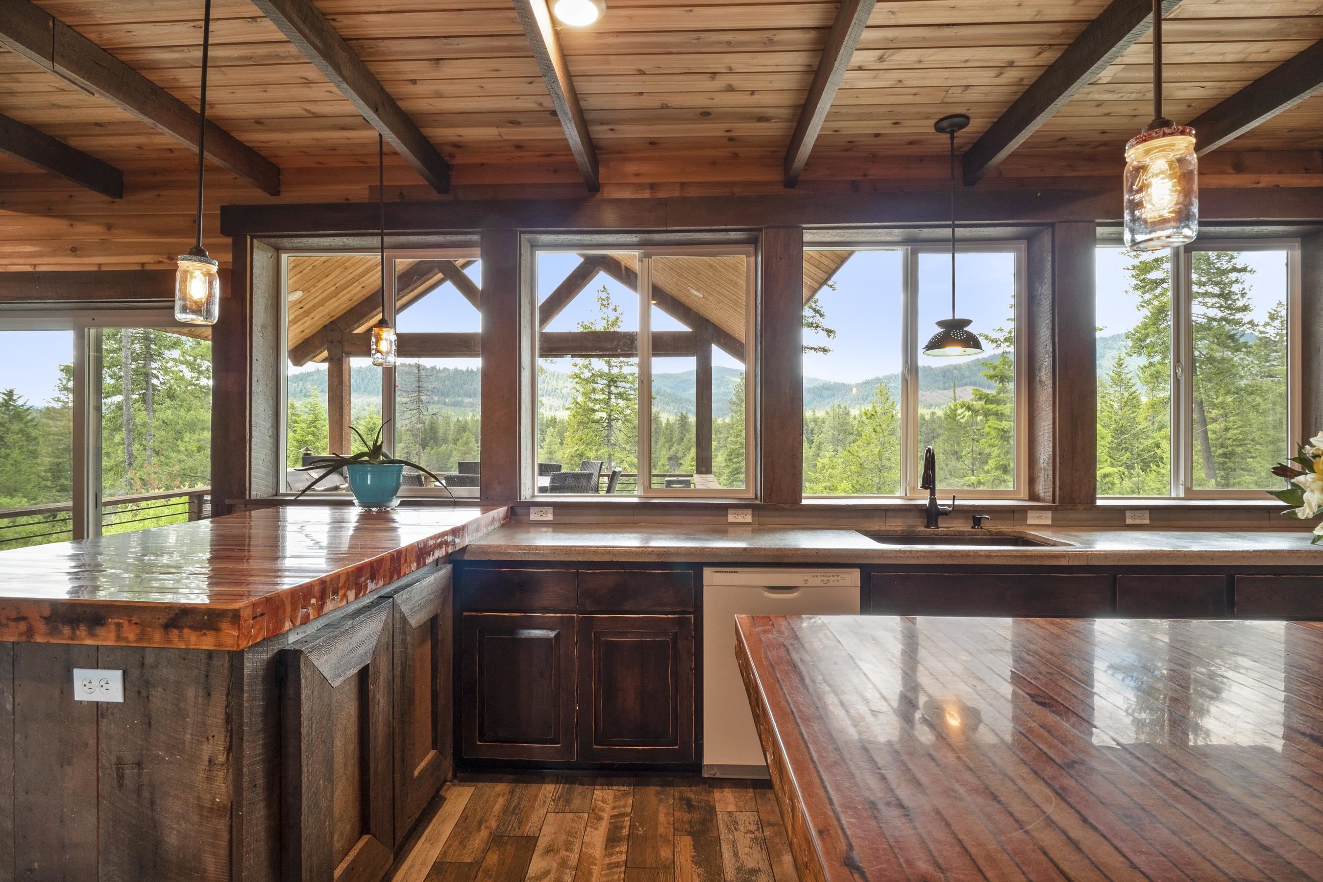 Photo 11 of 50 of 231 Granite Loop house