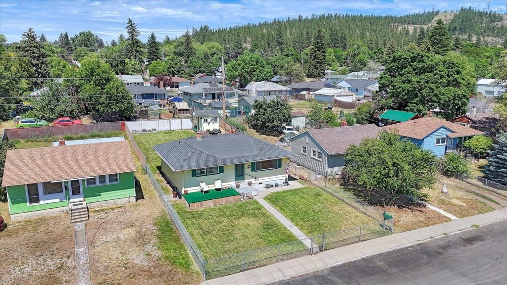 Photo of 3907 E Cleveland Ave, Spokane, WA 99217 (MLS # 202619831)
