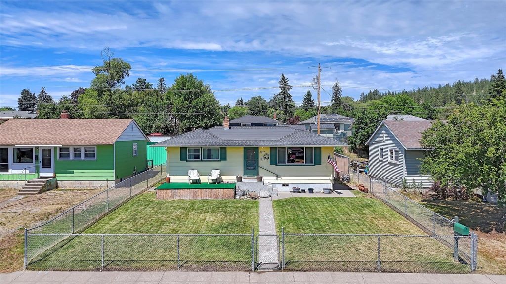 Photo of 3907 E Cleveland Ave, Spokane, WA 99217 (MLS # 202619831)