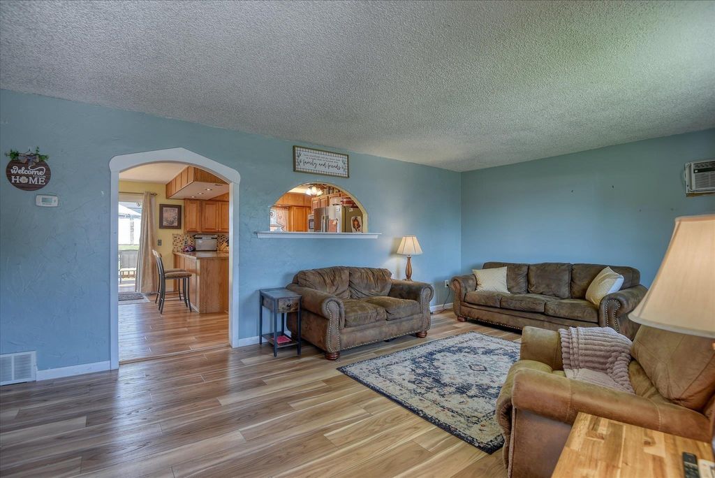 Photo of 3907 E Cleveland Ave, Spokane, WA 99217 (MLS # 202619831)