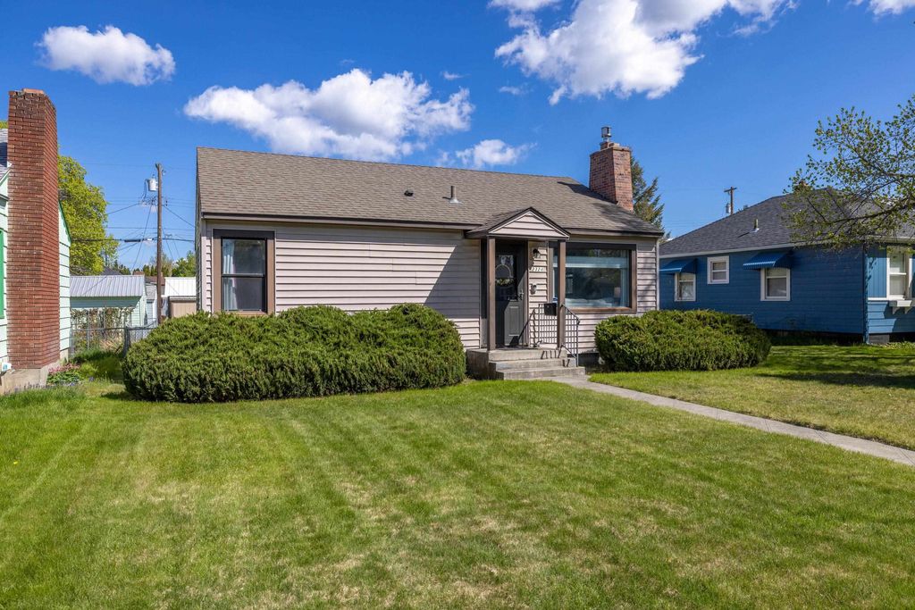 Photo of 2324 W Providence Ave, Spokane, WA 99205 (MLS # 202616195)